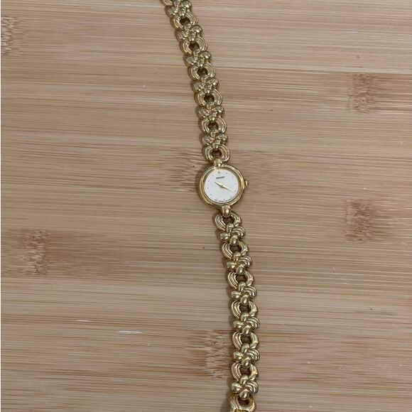 Seiko Gold Tone Womens wrist Watch w/flower pattern band 946119 y150-0m69 - Picture 1 of 5